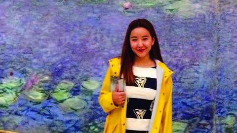Student studying abroad in Paris