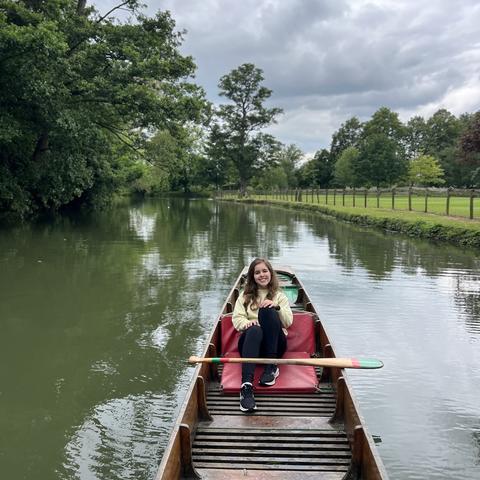 Student enjoying Oxford punting